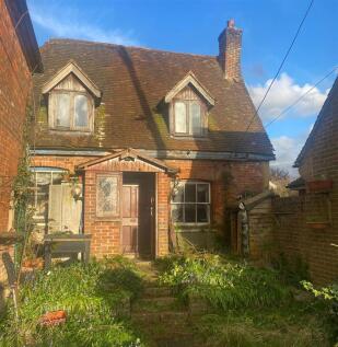 High Street, Twyford Winchester SO21 2 bed character property for sale