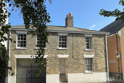 2 bedroom detached house for sale