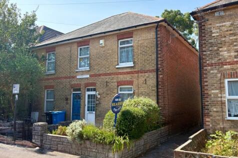 Victoria Road, Parkstone, Poole, BH12 2 bed semi