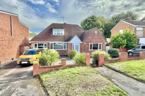 Yew Tree Lane, Bilston WV14 3 bed detached bungalow for sale