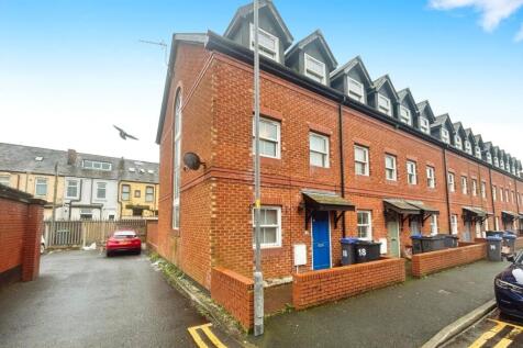 Castlegate, Lancashire FY1 4 bed end of terrace house for sale