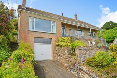 4 bedroom detached bungalow for sale
