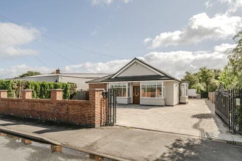 4 bedroom detached bungalow for sale