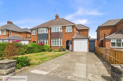 Bickenhill Road, Marston Green... 3 bed semi