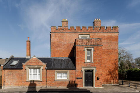 4 bedroom semi-detached house for sale