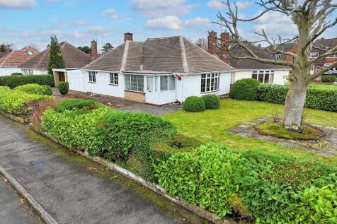 Oaken Park, Codsall WV8 2 bed detached bungalow for sale