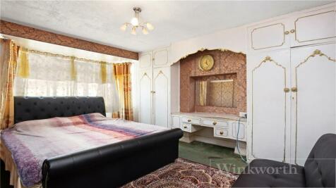 5 bedroom semi-detached house for sale