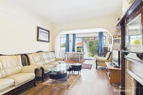 6 bedroom detached house for sale