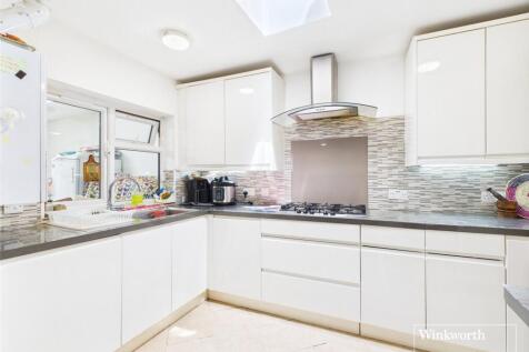 Lindsay Drive, Middlesex HA3 5 bed semi