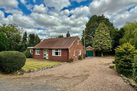 Church Fenton, Sandwath Lane, LS24 3 bed detached bungalow for sale
