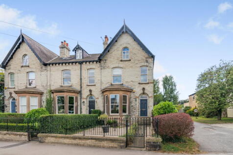 Boston Spa, High Street, LS23 4 bed terraced house for sale