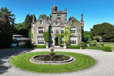 8 bedroom detached house for sale