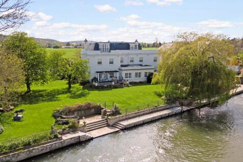 6 bedroom detached house for sale