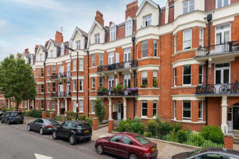 3 bedroom flat for sale