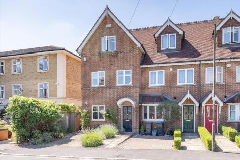4 bedroom end of terrace house for sale