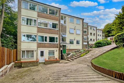 Richmond Court, Richmond Hill, Luton... 2 bed apartment for sale