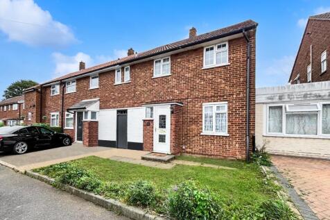 Littlefield Road, Luton... 3 bed end of terrace house for sale