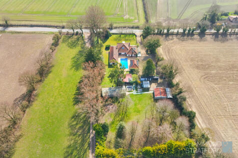 Buxton Road, Cawston 5 bed chalet for sale