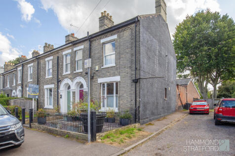 Grosvenor Road, Golden Triangle 4 bed end of terrace house for sale