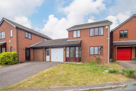 Blakeney Close, Eaton 3 bed link detached house for sale