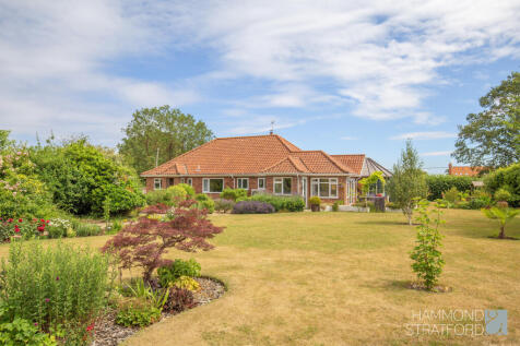 Intwood Lane, East Carleton 4 bed detached bungalow for sale