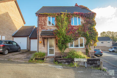 Lindford Drive, Eaton 3 bed link detached house for sale