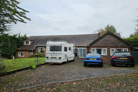 6 bedroom detached bungalow for sale