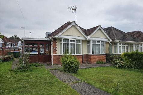 1 bedroom detached bungalow for sale