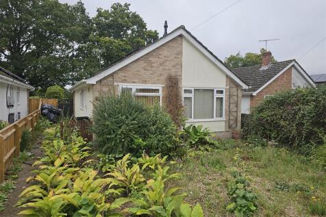 2 bedroom detached bungalow for sale