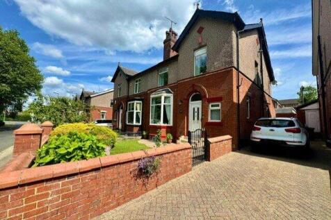 Manley Road, Greater Manchester OL11 4 bed semi