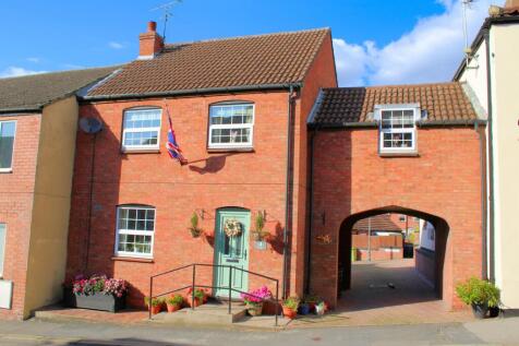 High Street, Caistor, LN7 3 bed terraced house for sale