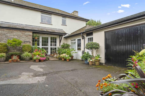Chillington, 4 bed detached house for sale