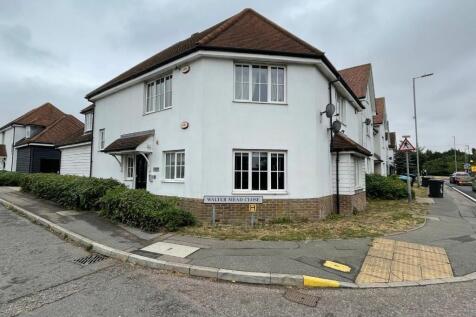 71 Walter Mead Close, Ongar, Essex... 2 bed flat for sale