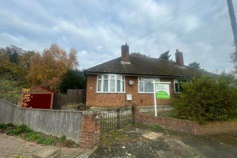 Semi-detached bungalow for sale