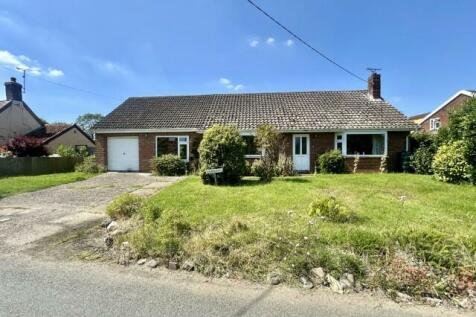 The Green, Stowmarket IP14 4 bed bungalow for sale