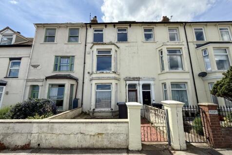 66 Pakefield Road, Lowestoft, Suffolk... 5 bed terraced house for sale