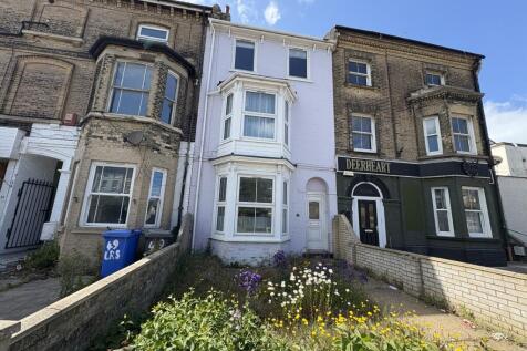 47 London Road South, Lowestoft... 7 bed terraced house for sale
