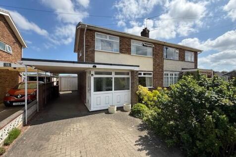 1 Steepgreen Close, Norwich, Norfolk... 3 bed semi