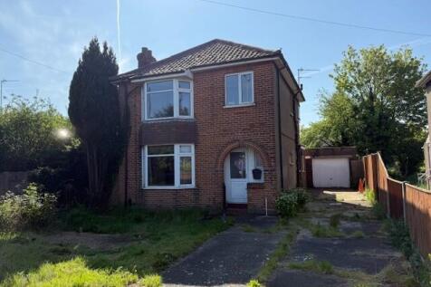 172 Plumstead Road, Norwich, Norfolk... 3 bed detached house for sale