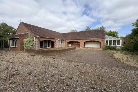Littlecote, Blooms Turn, Trunch... 4 bed detached bungalow for sale
