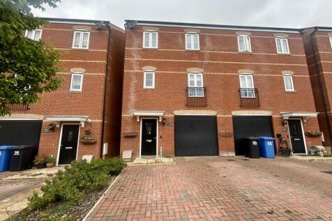 92 Blunden Close, Long Melford... 4 bed townhouse for sale