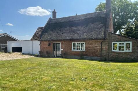 Cobwebs, 8 Parish Road, Stratton... 4 bed detached house for sale