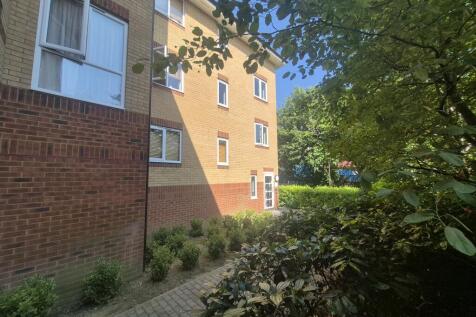 Flat 29, Scotney Gardens, St. Peters... 2 bed flat for sale