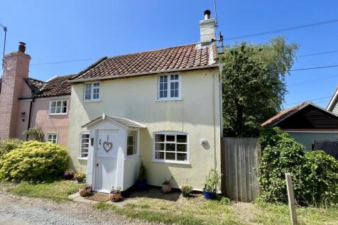Halfpenny Cottage, 1 Hyde Park... 2 bed semi