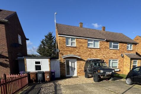 48 Truemans Road, Hitchin... 3 bed semi