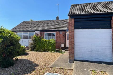 8 Searle Close, Fakenham, Norfolk... 2 bed detached bungalow for sale