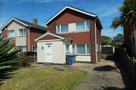 11 Bishops Walk, Lowestoft, Suffolk... 3 bed detached house for sale