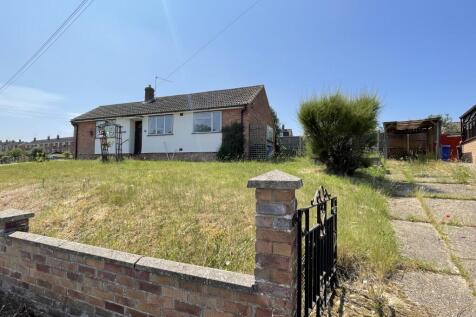 62 Tower Mill Road, Bungay, Suffolk... 2 bed detached bungalow for sale