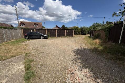Land on the north side of Bradwell... Garage for sale