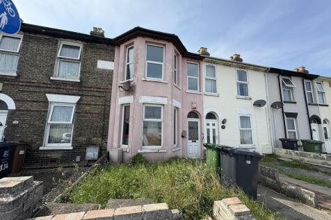 133 Southtown Road, Great Yarmouth... 4 bed terraced house for sale
